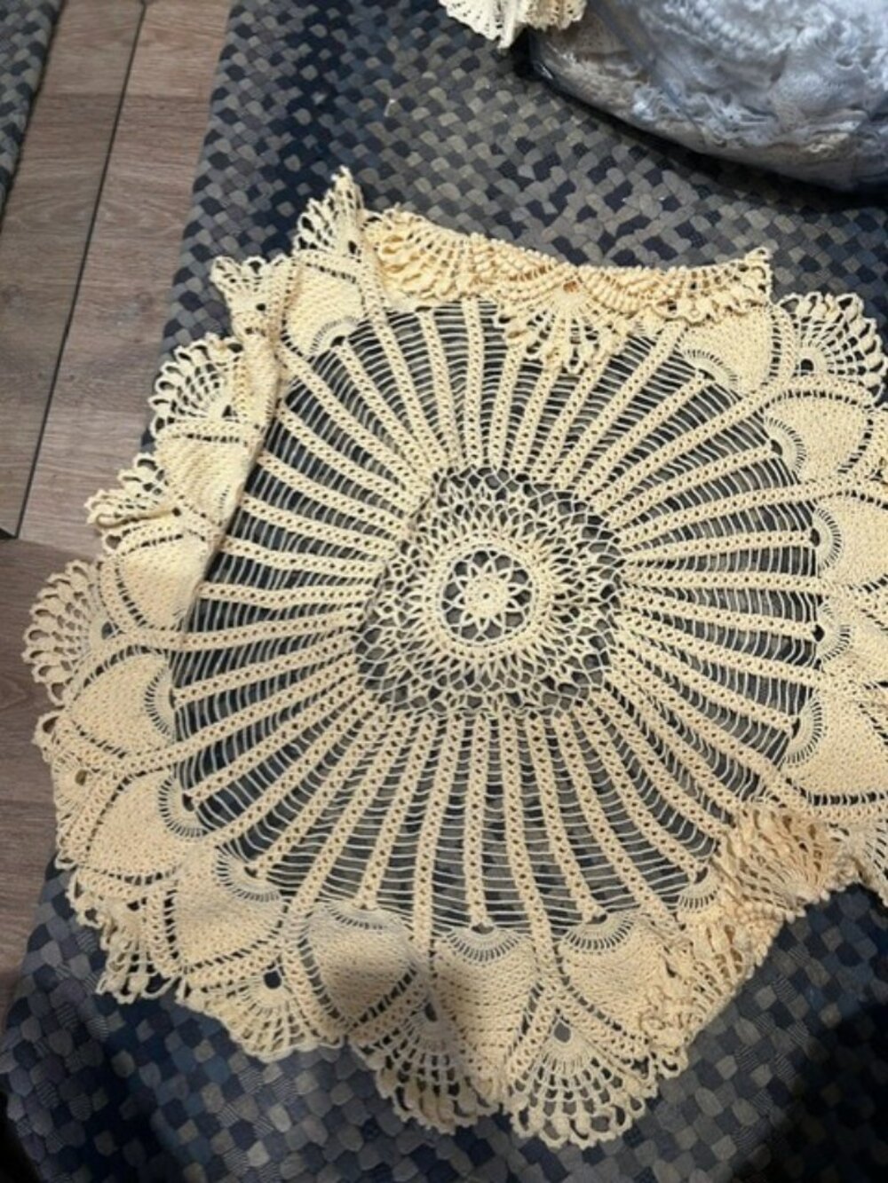 Bag of round Doilies